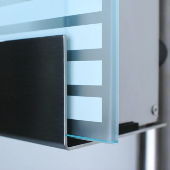 Briefkasten glasnost.glass.white-stripes